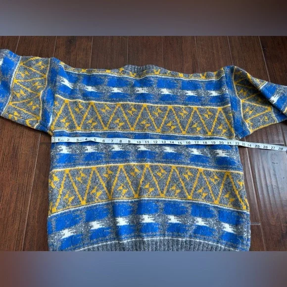 Vintage Hunt Club Wool Sweater
Fair Isle
90s
Blue Yellow Grey
Size XL - Picture 5 of 6